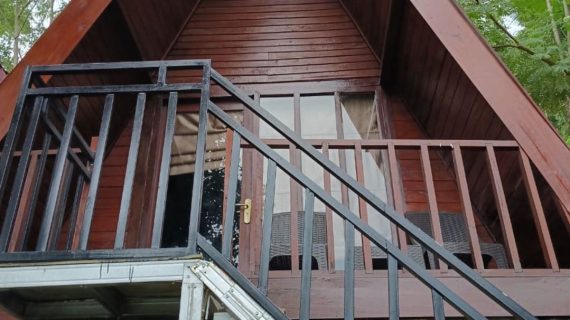 Ametrine Room Villa Kayu 2 Lantai Ciater Tampak Depan