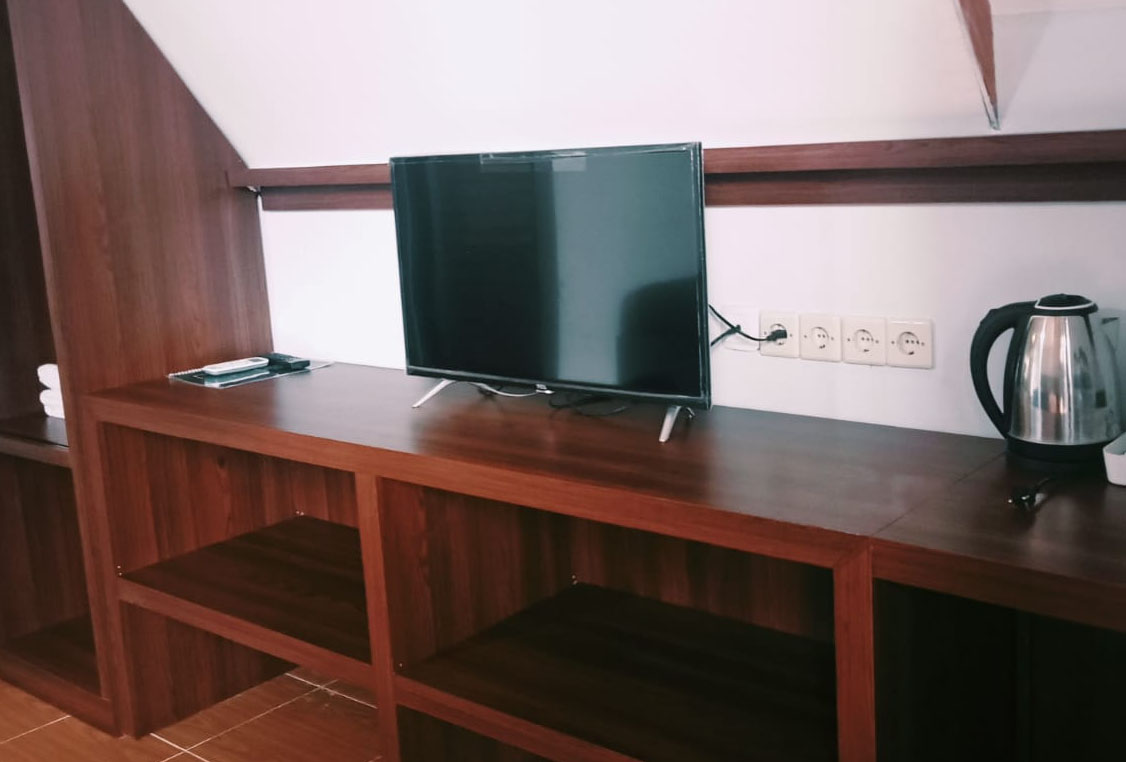 Area Kursi Sofa TV LED Spinel Room