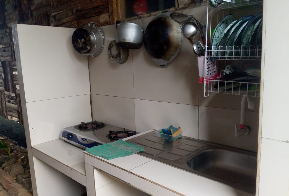 Dapur bersih dan lengkap Villa Ibah Ciater
