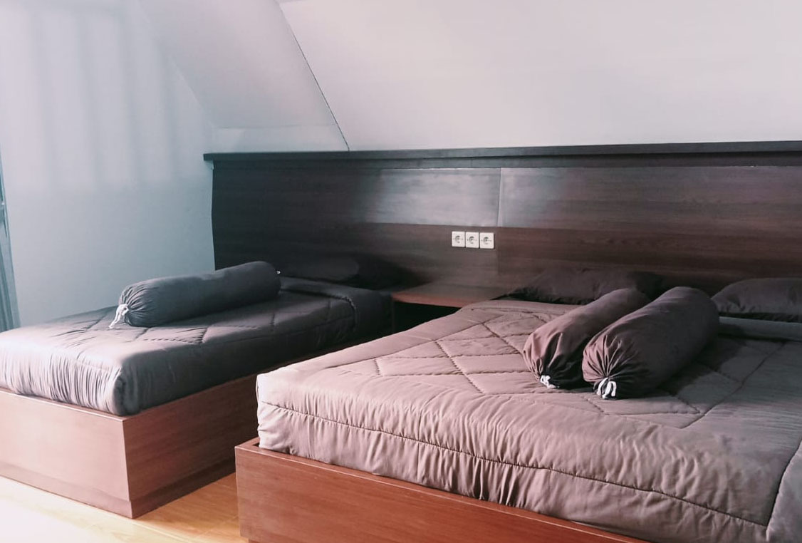 Dinding Kayu Interior Villa Spinel Ciater