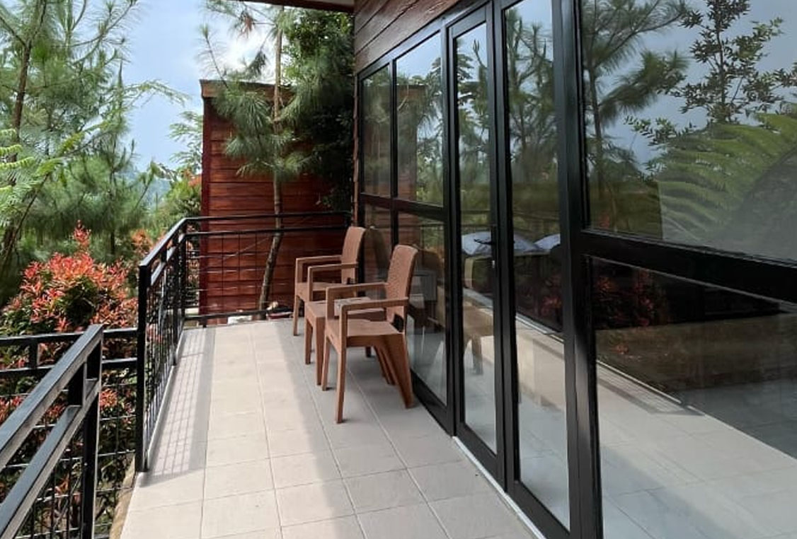 Fasilitas TV LED Saphire Room