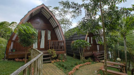 Foto Kolam Renang Pribadi Villa Onyx Ciater untuk 2 Orang