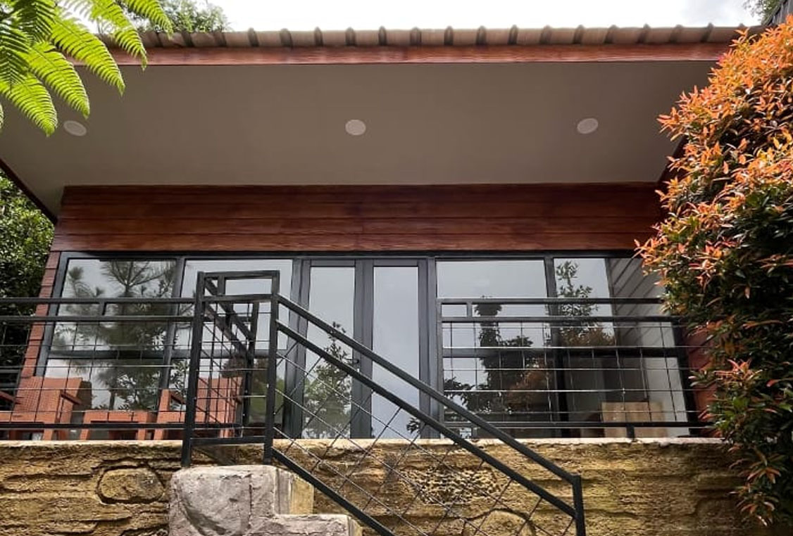 Lemari Pakaian dan Cermin Kamar Cabin