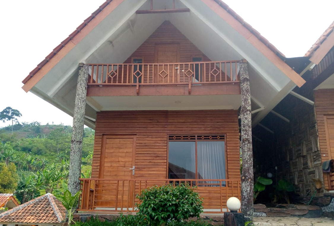 Pemandangan asri dari balkon Villa Ibah Ciater Subang