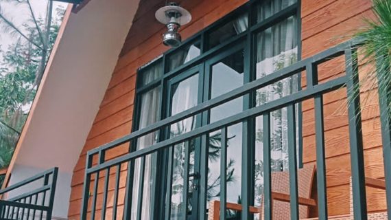 Spinel Room Villa Kayu 2 Lantai Ciater Tampak Depan