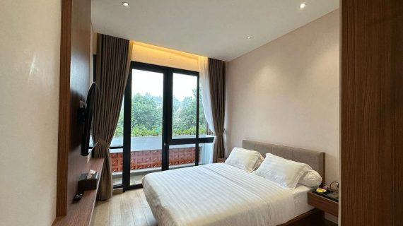 Villa Agnimaya Deluxe Ciater interior kamar tidur king bed