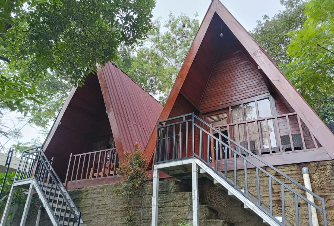 Villa dengan Kamar Standar Ciater Topaz Room Double Bed