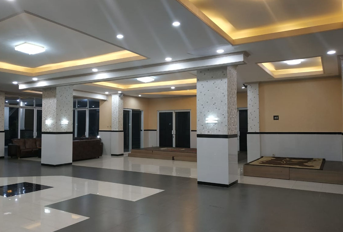 Aula serbaguna Villa CHR kapasitas besar untuk gathering
