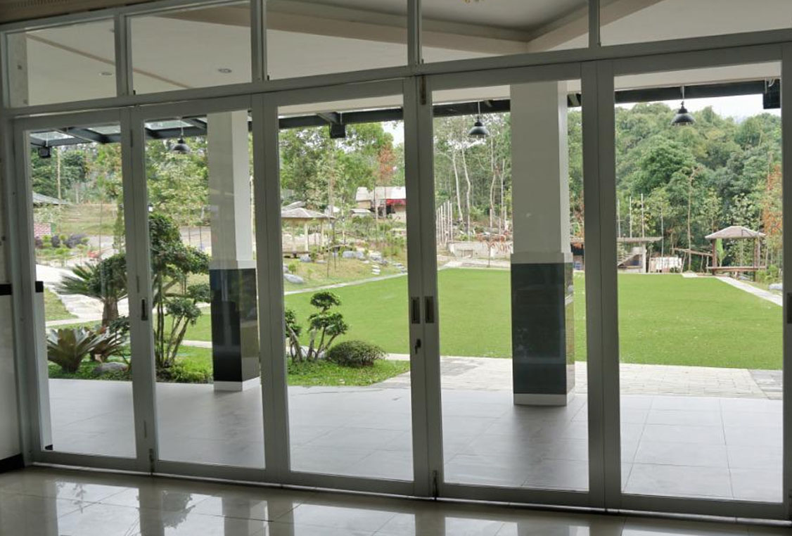 Fasilitas 8 kamar tidur dan 8 kamar mandi Villa CHR rombongan