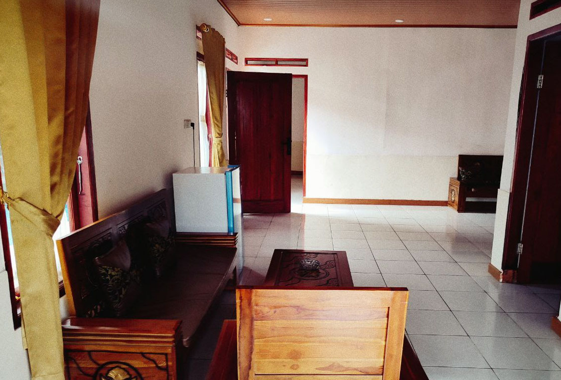 Fasilitas Karaoke dan Ruang Keluarga Villa Rayya