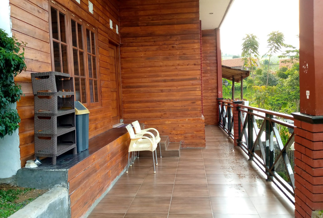 Gazebo di halaman Villa Bougenville Ciater