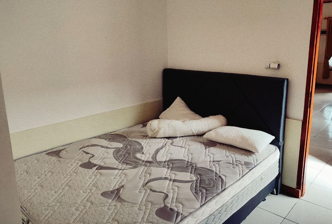 Teras dan Area BBQ Villa Rayya Ciater