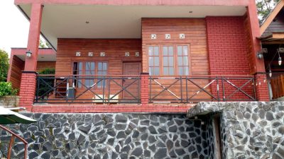 Villa Bougenville Ciater dengan halaman dan lapangan luas