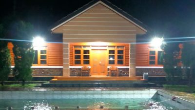 Villa Flamboyan Ciater kolam rendam air hangat