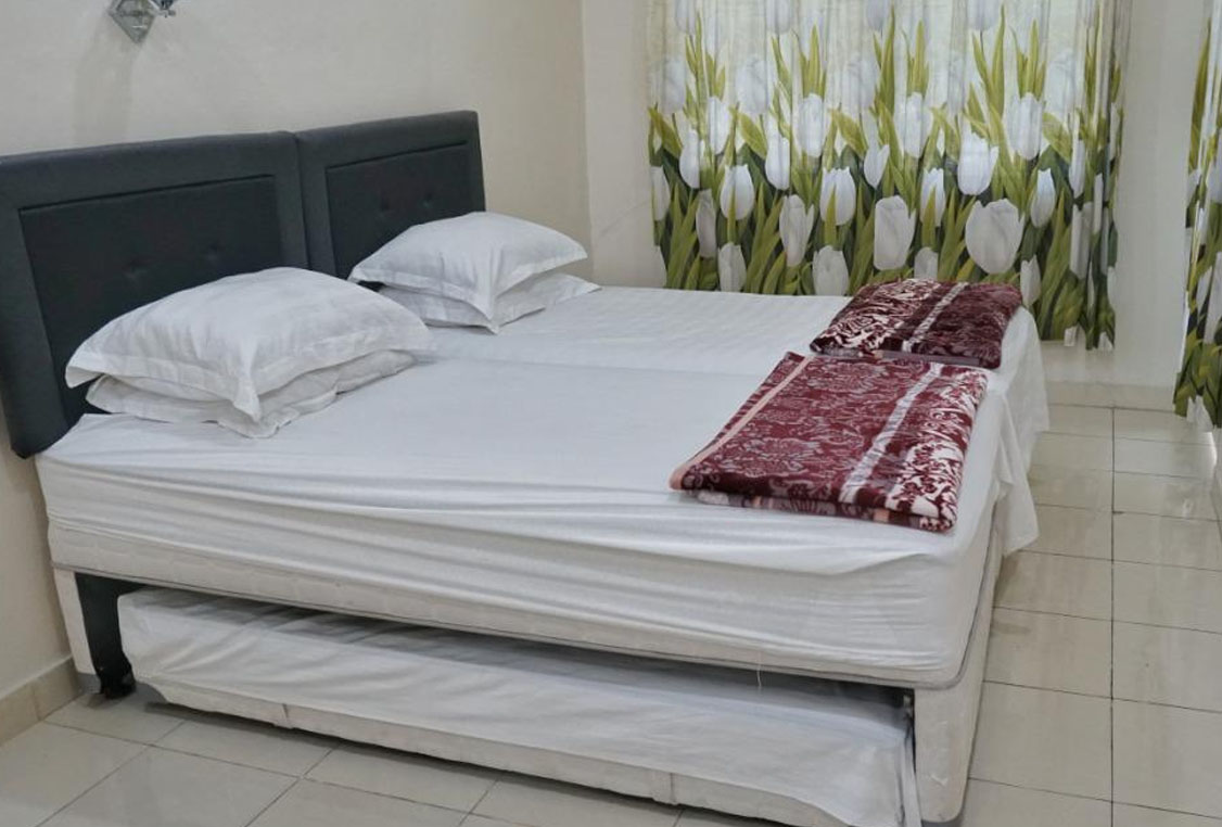 Villa rombongan besar Ciater dekat pemandian air panas sari ater